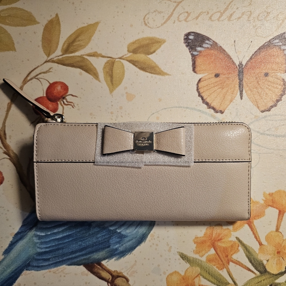 NWT kate spade New York Nisha Renny Drive wallet Warm Beige